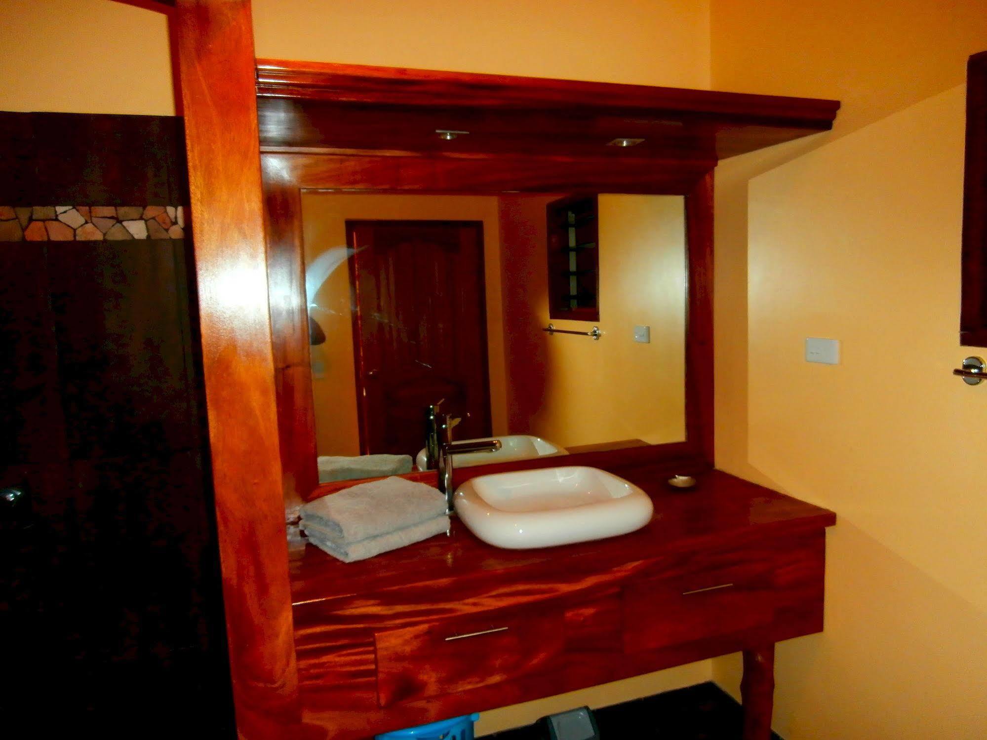 Korovesi Sunshine Villas Savusavu Kültér fotó