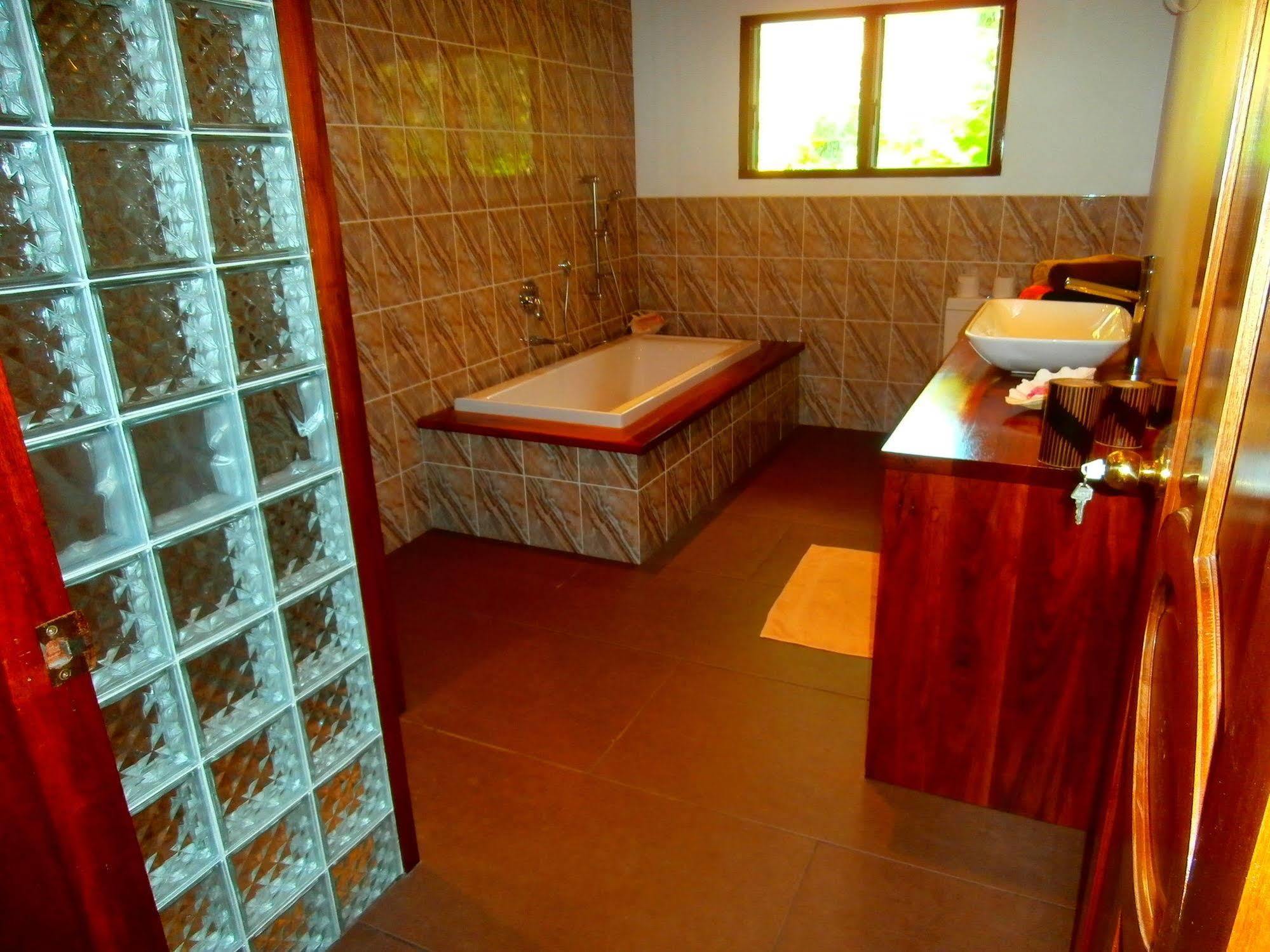 Korovesi Sunshine Villas Savusavu Kültér fotó